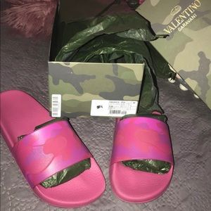 VALENTINO Garavani pink camo slides